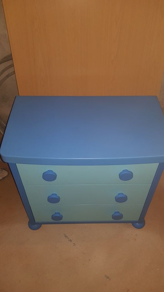 Comoda para quarto de menino