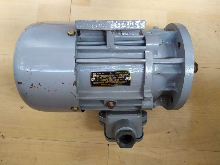 електродвигун АОМ 21-4. 0,5кВт