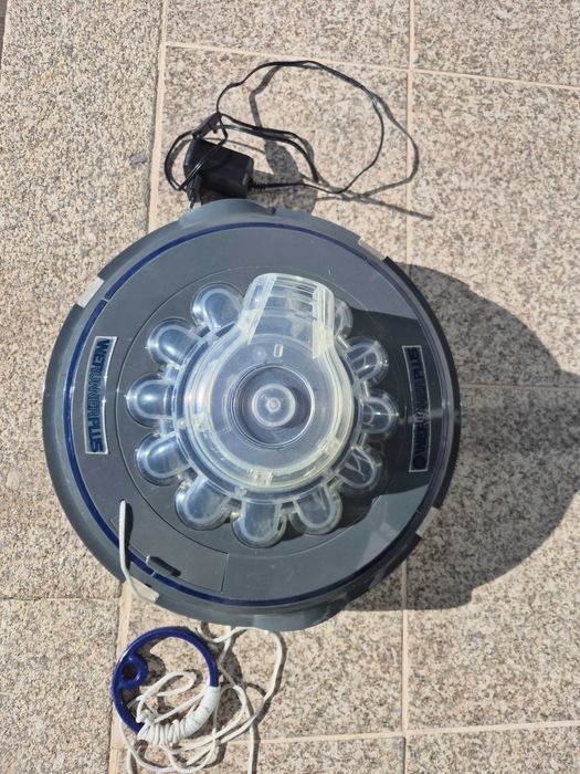 Aspirador robot wet runner plus