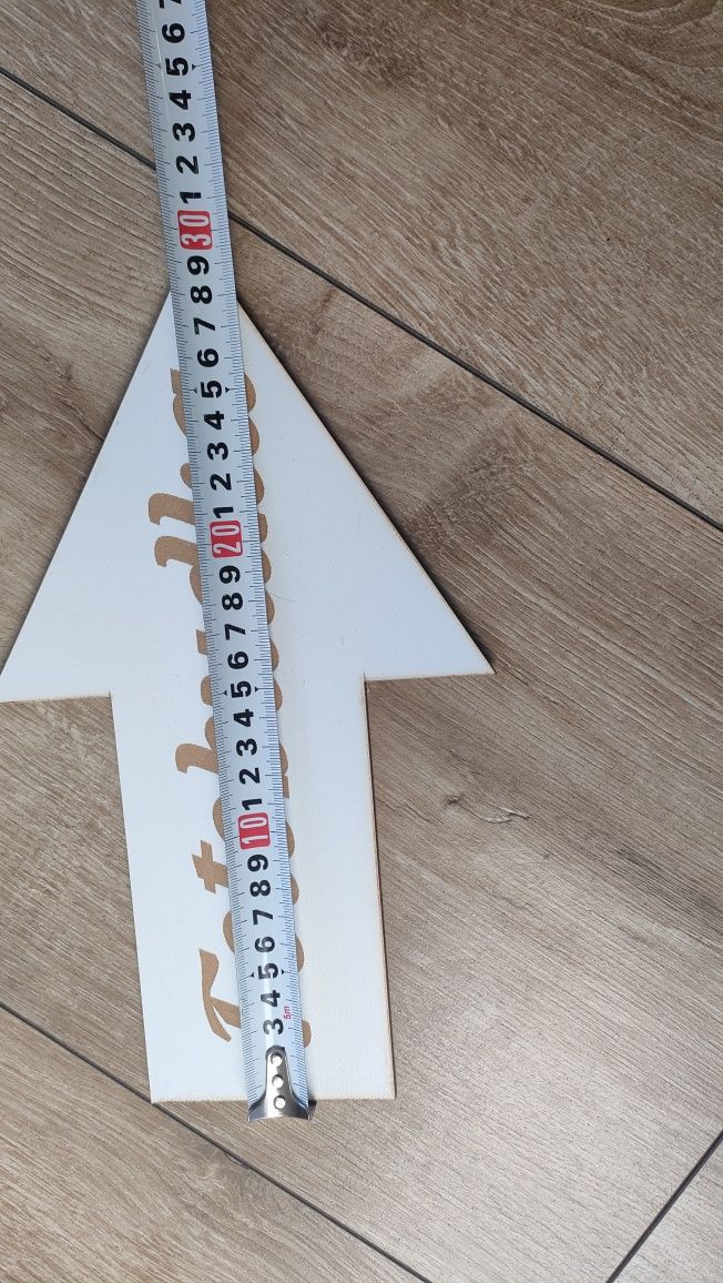 Napis drogowskaz Fotobudka pozostałości po weselu