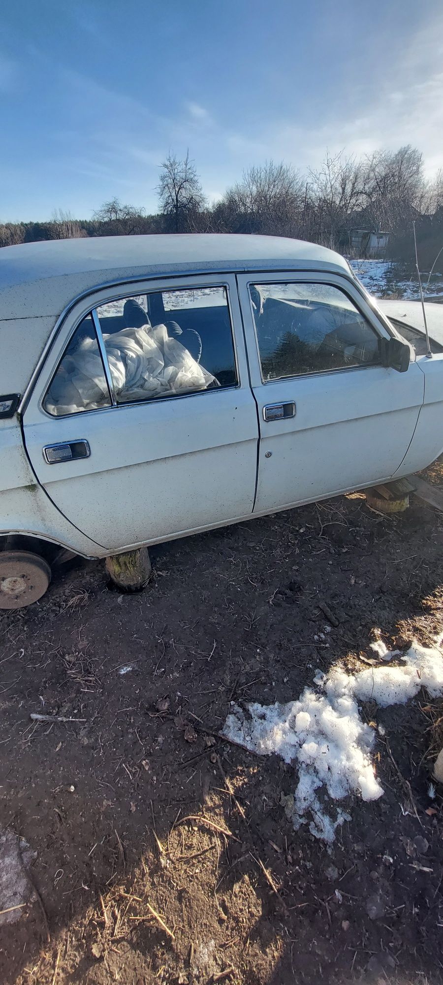 Кузовниє запчасті волгі .