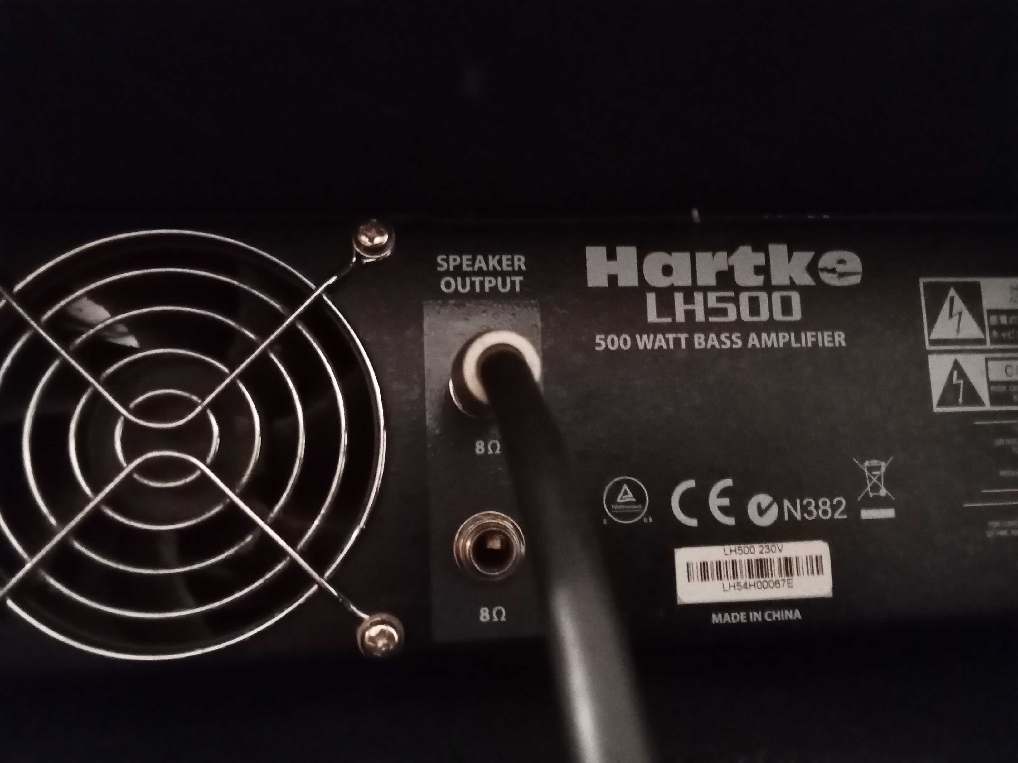 Coluna e cabeça de equalização Hartke 400W, para baixo.