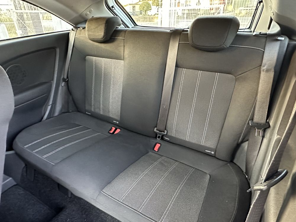 Opel Corsa 1.2i black & white