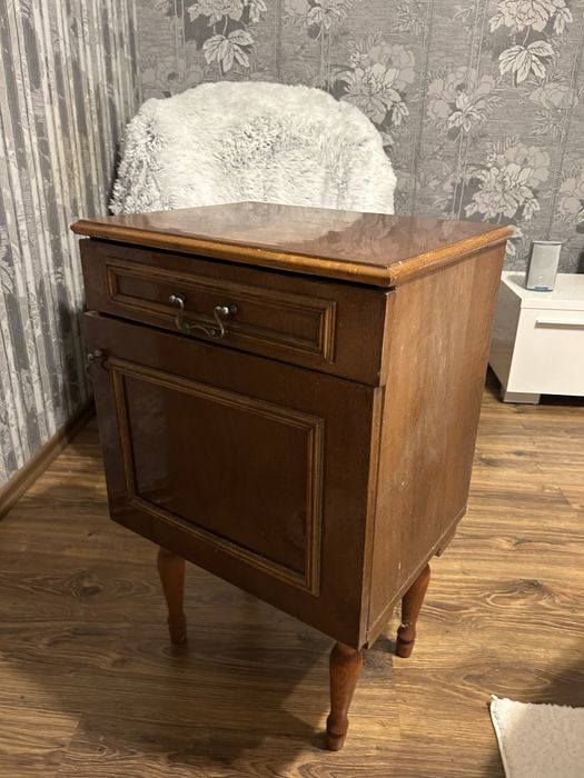 Тумбочка прикроватная