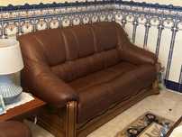 Conjunto Sofás em Pele e Madeira Maciça