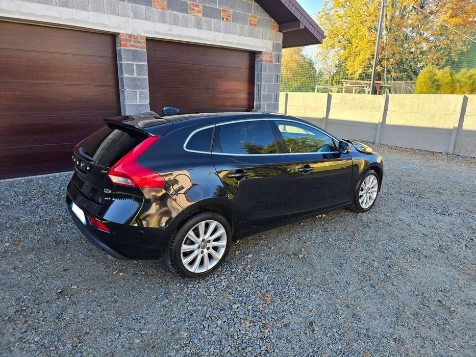 Volvo V40 * 2.0 D3 150 KM * Automat * Najbogatsza wersja * Niski przebieg *