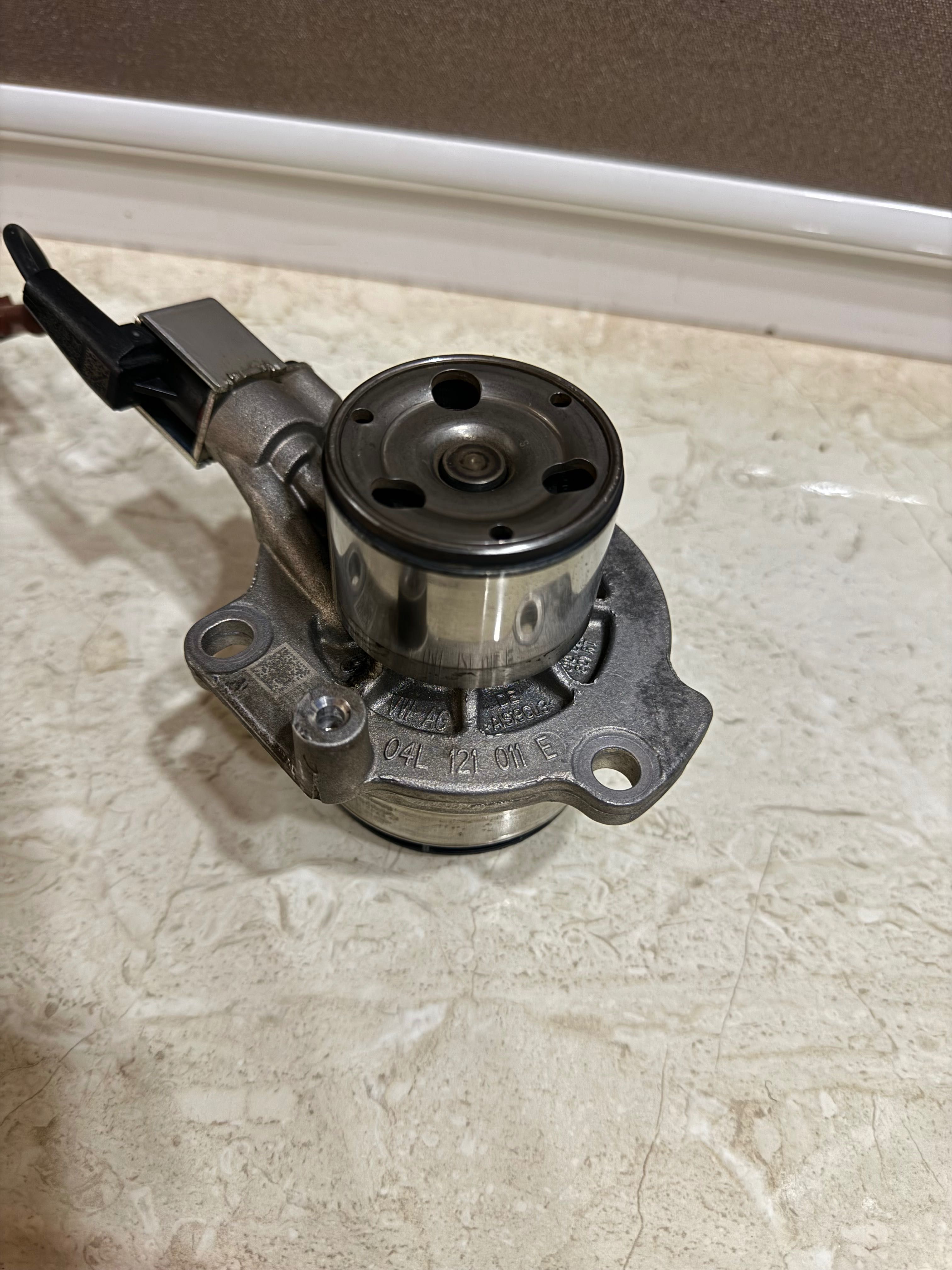 Помпа 04L 121 011 E VW 7