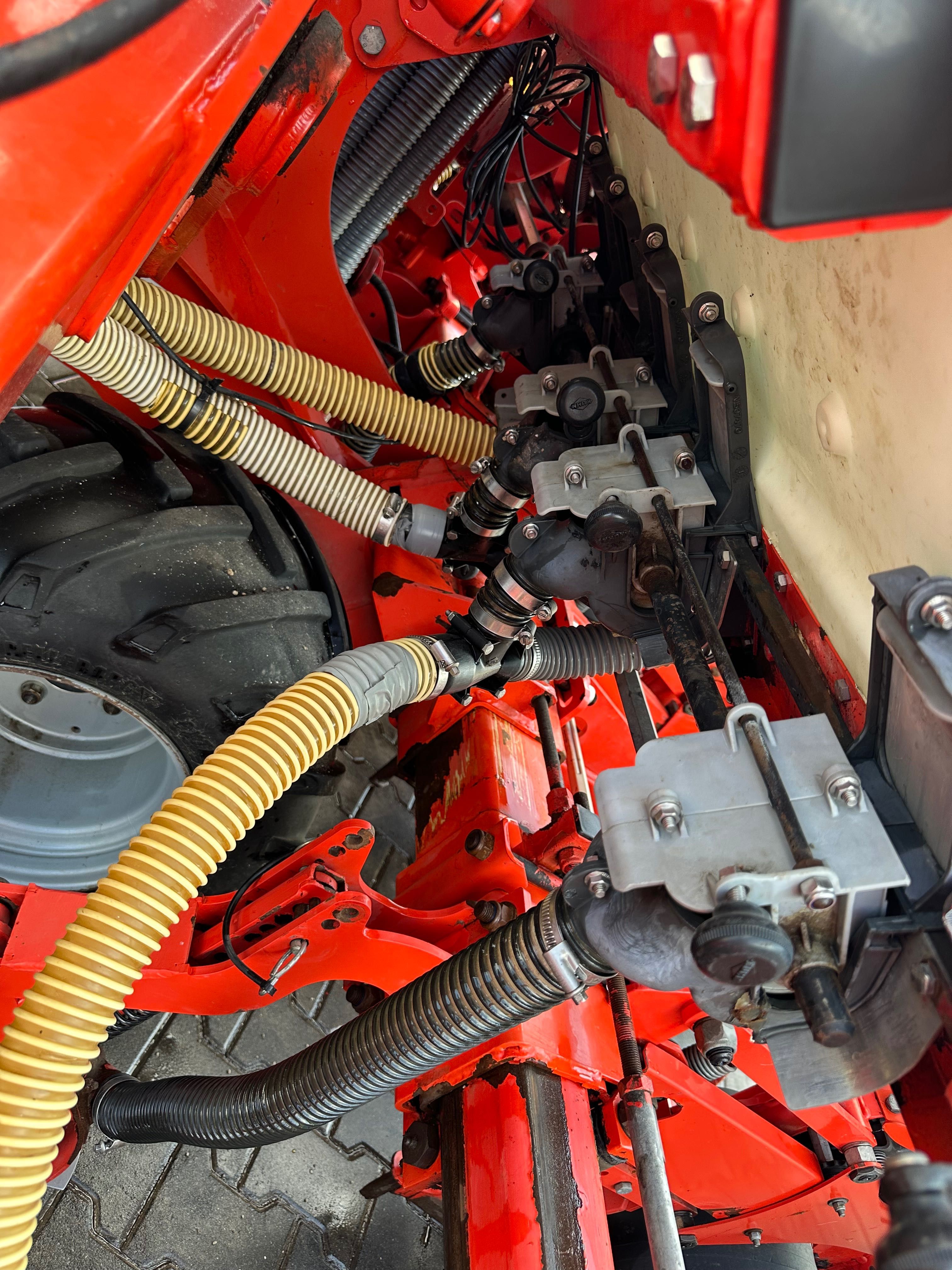Kuhn maxima 2 RT 8 rzędowy