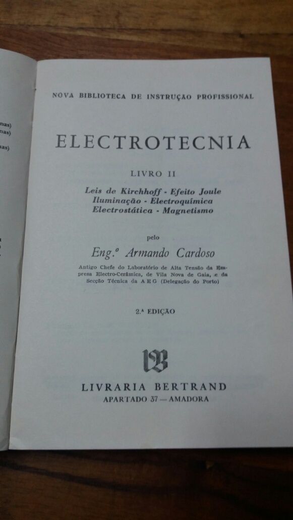 Livro "Eletrotecnia" .de 1975. Livraria Bertrand