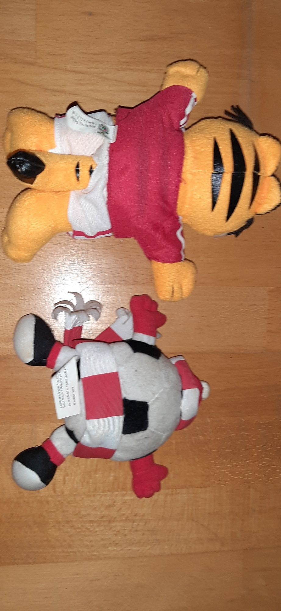 2 bonecos/figuras SLB/Benfica garfield e bola com sons