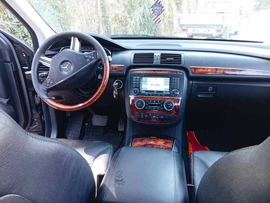 Mercedes Benz R320