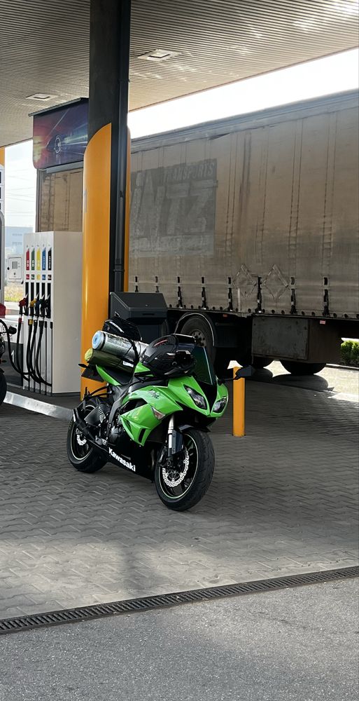Kawasaki ninja zx6r ( Не Xonda , Suzuki , Yamaha )