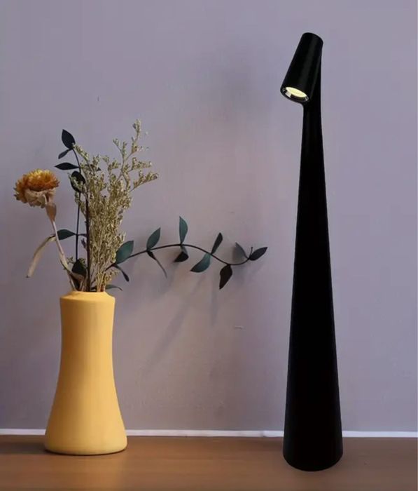 Лампа настільна, сенсорна, 3 кольори, регулювання потужності.