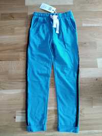 Nowe niebieskie spodnie dresowe z lampasem r. 134 H&M 5/10/15
