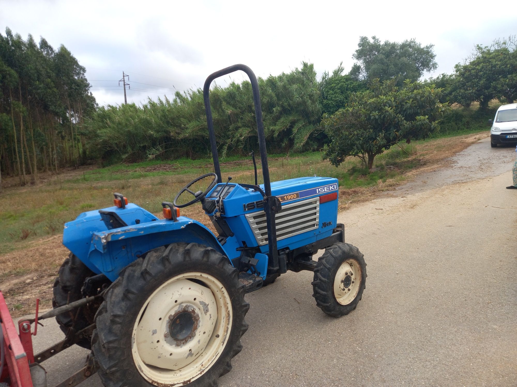 Trator agrícola sem matrícula