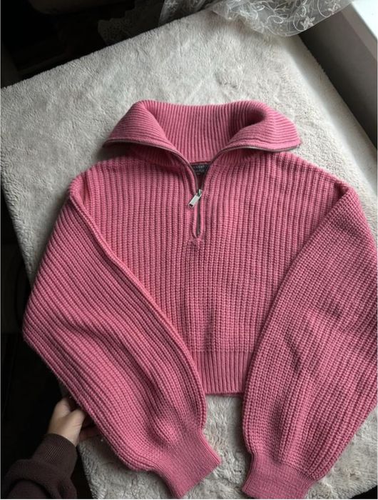 Рожевий светрик з коміром