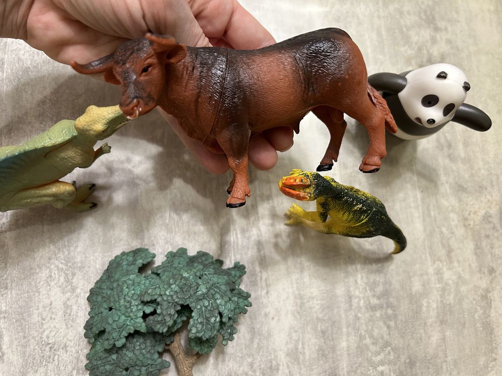 Игрушки животные: бык, панда, динозавр, дерево