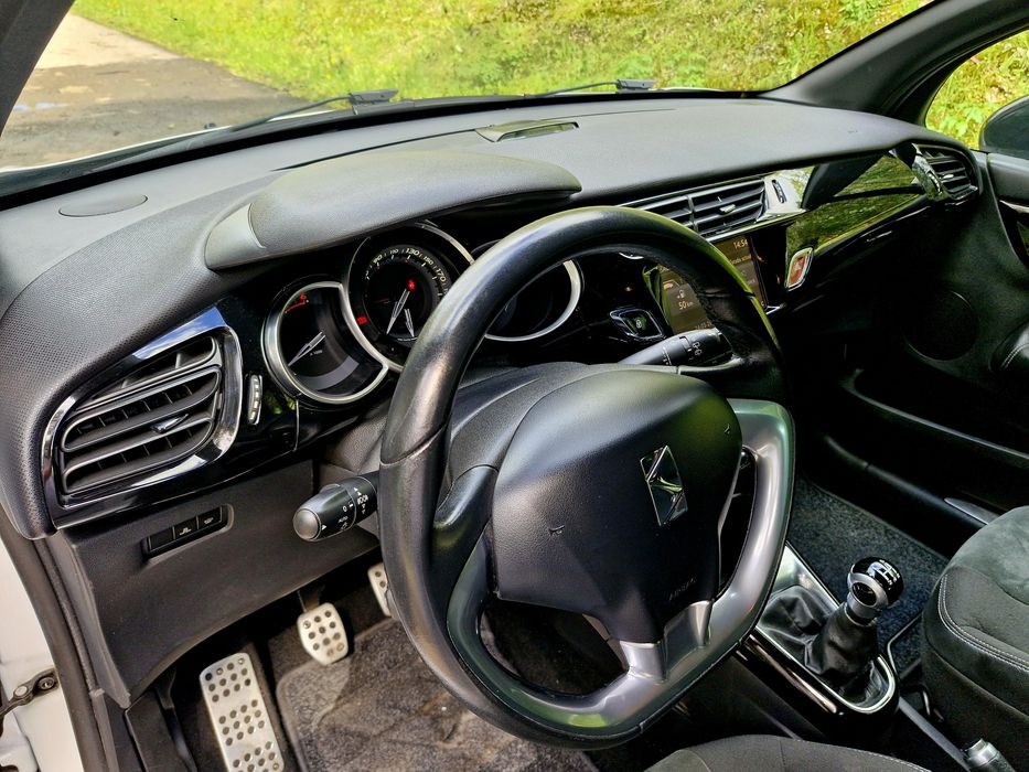 CITROEN DS3 1.6 HDI 92cv

2012/12
GPS
COMANDOS VOLANTE
LED'S
L