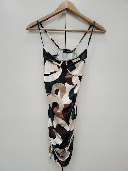 PrettyLittleThing rozm XS Sexy Krotka Mini Suikienka Booggerska Viral