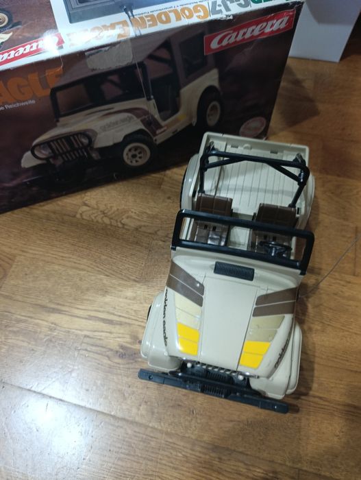 Машина на пульте управления.