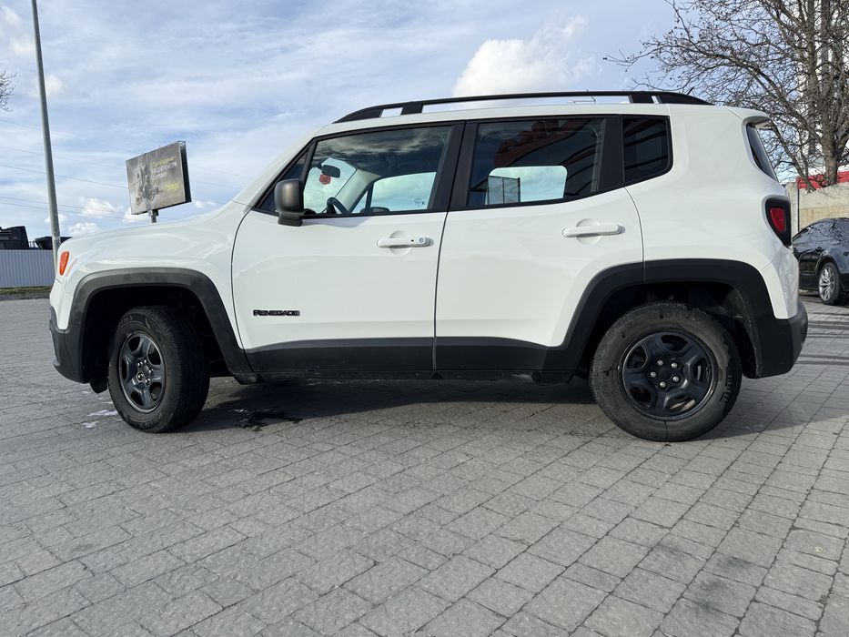 Білий Jeep Renegade Sport 2016 року