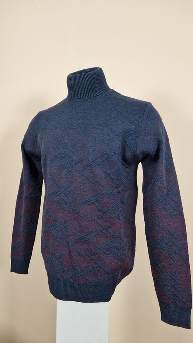 Sweter golf męski granatowy z domieszką czerwieni