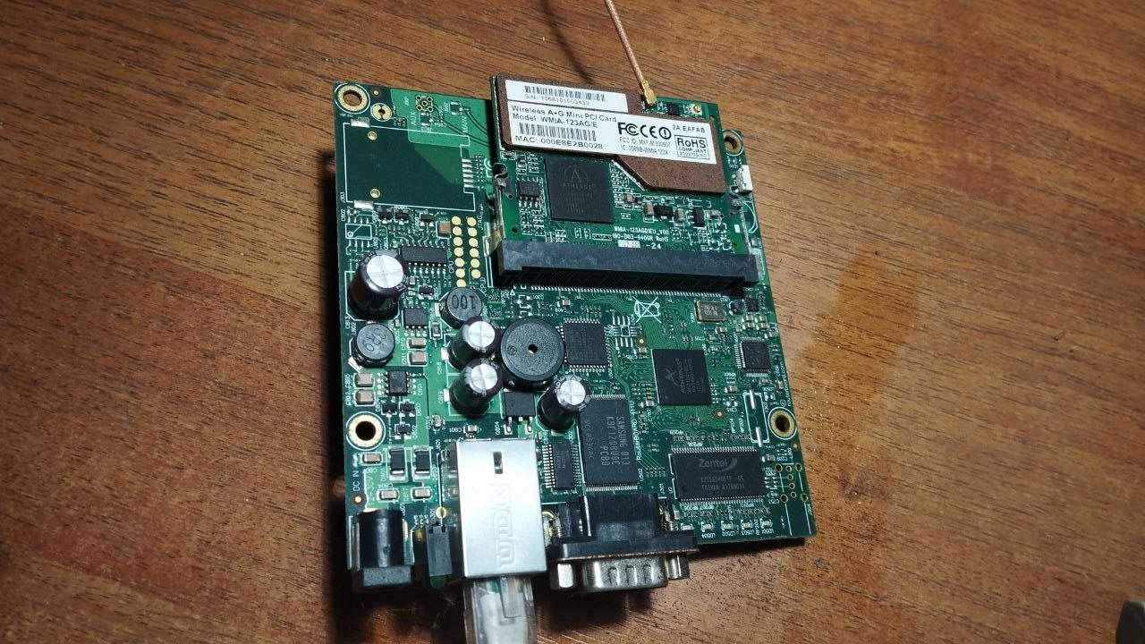 Mikrotik RB-411 с корпусом банка WI MAX радио интернет