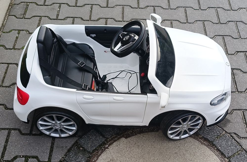 Mercedes GLA 45 AMG Playtastic Auto na akumulator z pilotem