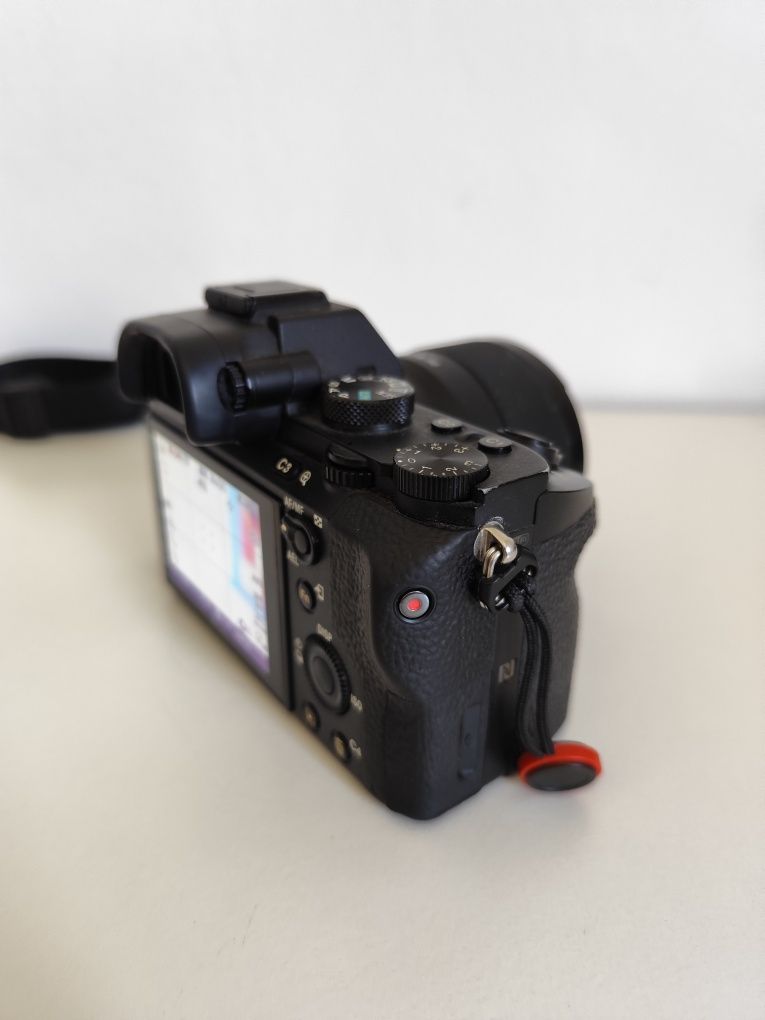 Máquina fotográfica Sony a7 ii + 50mm 1.8