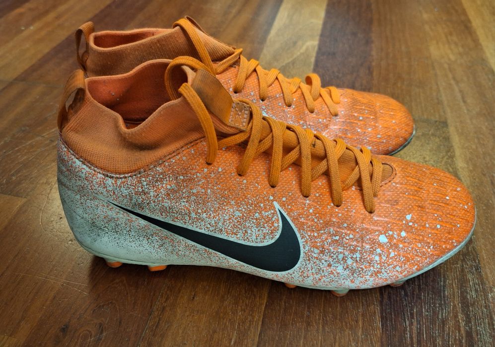 Buty piłkarskie korki lanki firmy Nike dla dzieci rozmiar 36