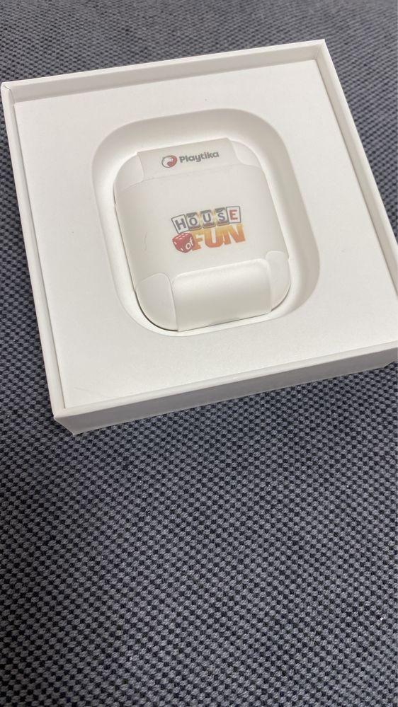 Чохол кейс новий оригінал Apple AirPods  Charging Case (MV7N2)