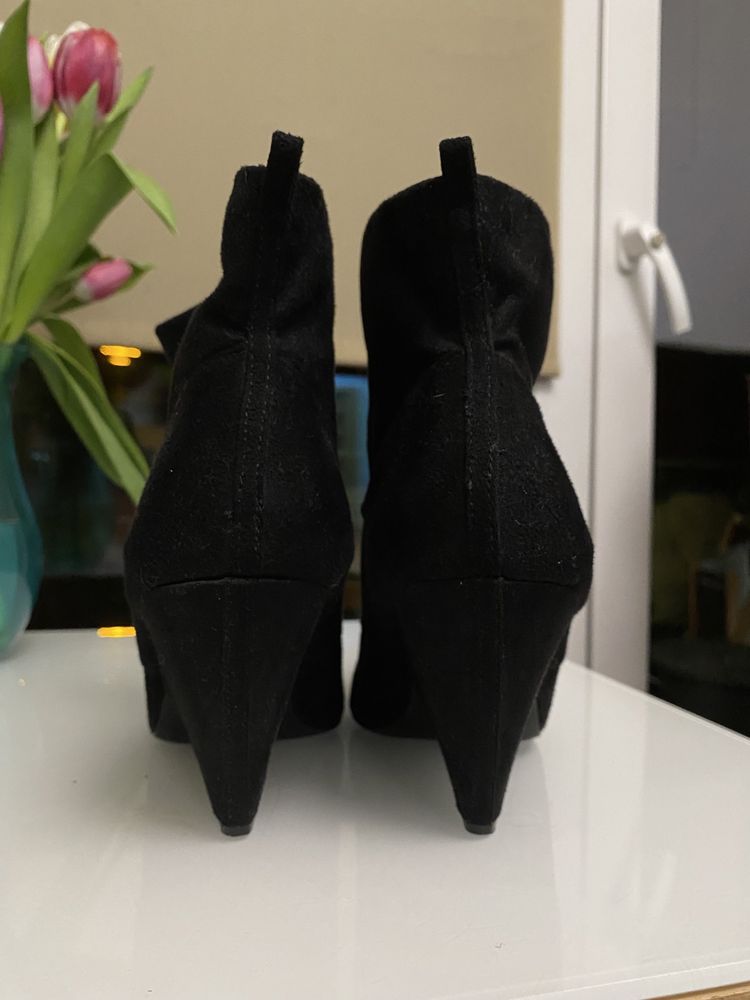 Botki trójkątny obcas r 40