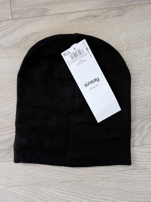Nowa czarna czapka beanie Sinsay
