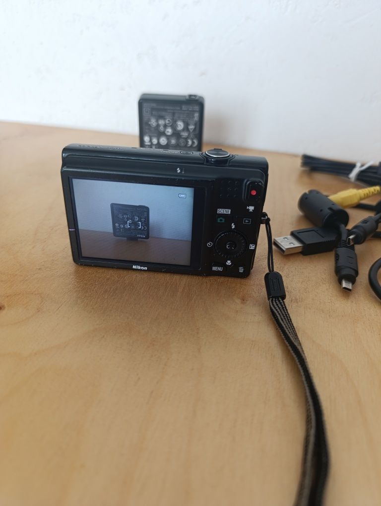 Продаю фотоапарат нікон 

Пропоную до продажу об'єктив з функці