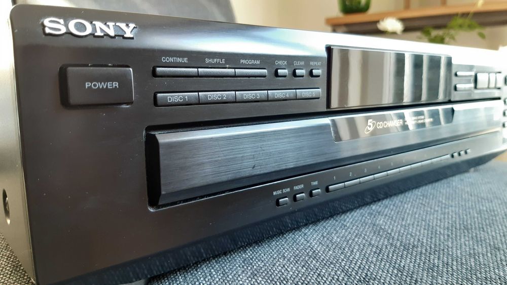 Odtwarzacz płyt CD Sony CDP-CE305