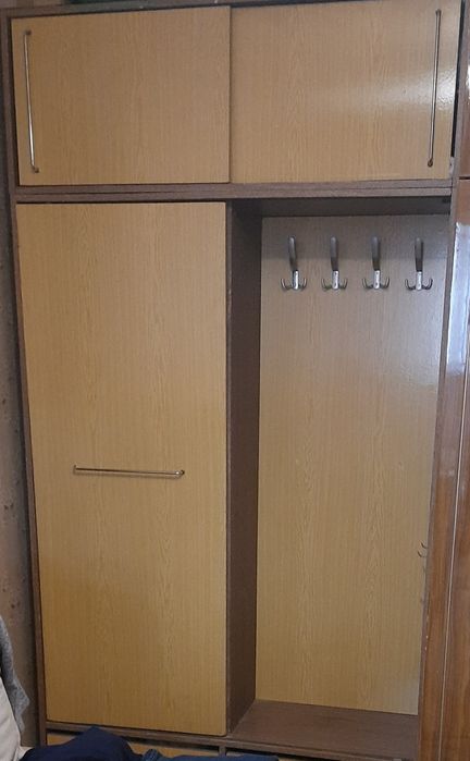 Продам стенку в прихожую,не разобран,самовывоз Днепр