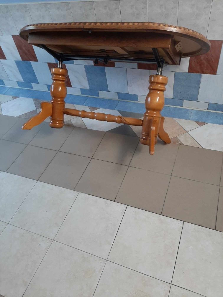 Stary stół rozkładany