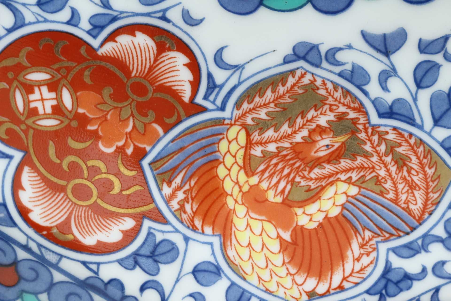 Prato Octogonal Porcelana Oriental Floral e Aves Séc. XX Marcado 29 cm