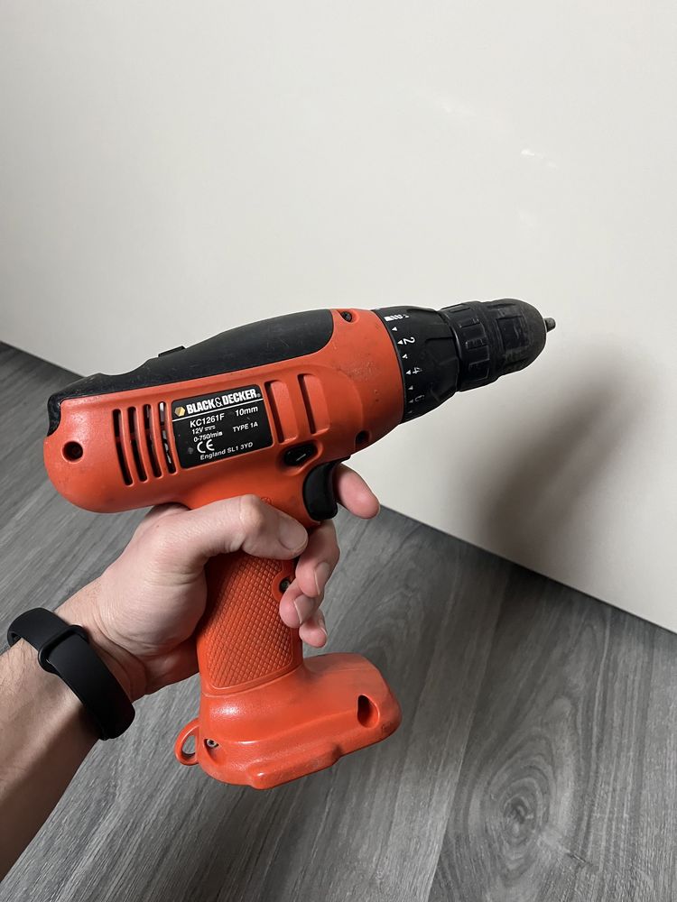 Шуруповерт Black&Decker 12 V без комплекту