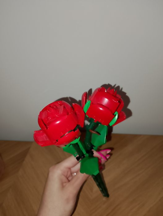 Róże z klocków LEGO