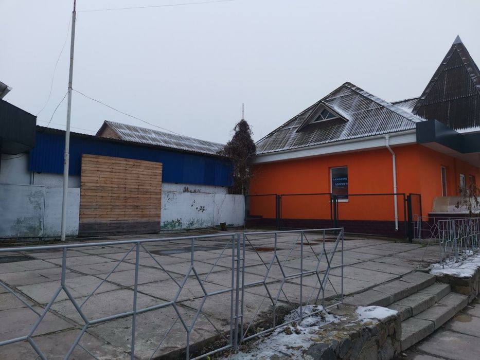 Продається площадка із магазином