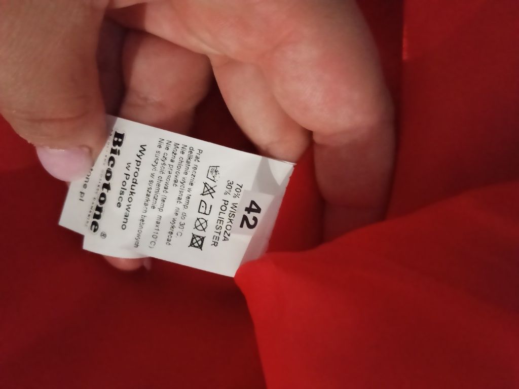 Piękna czerwona sukienka