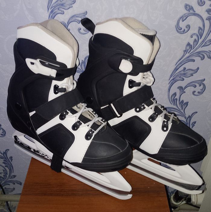 Ковзани чоловічі 42 розмір