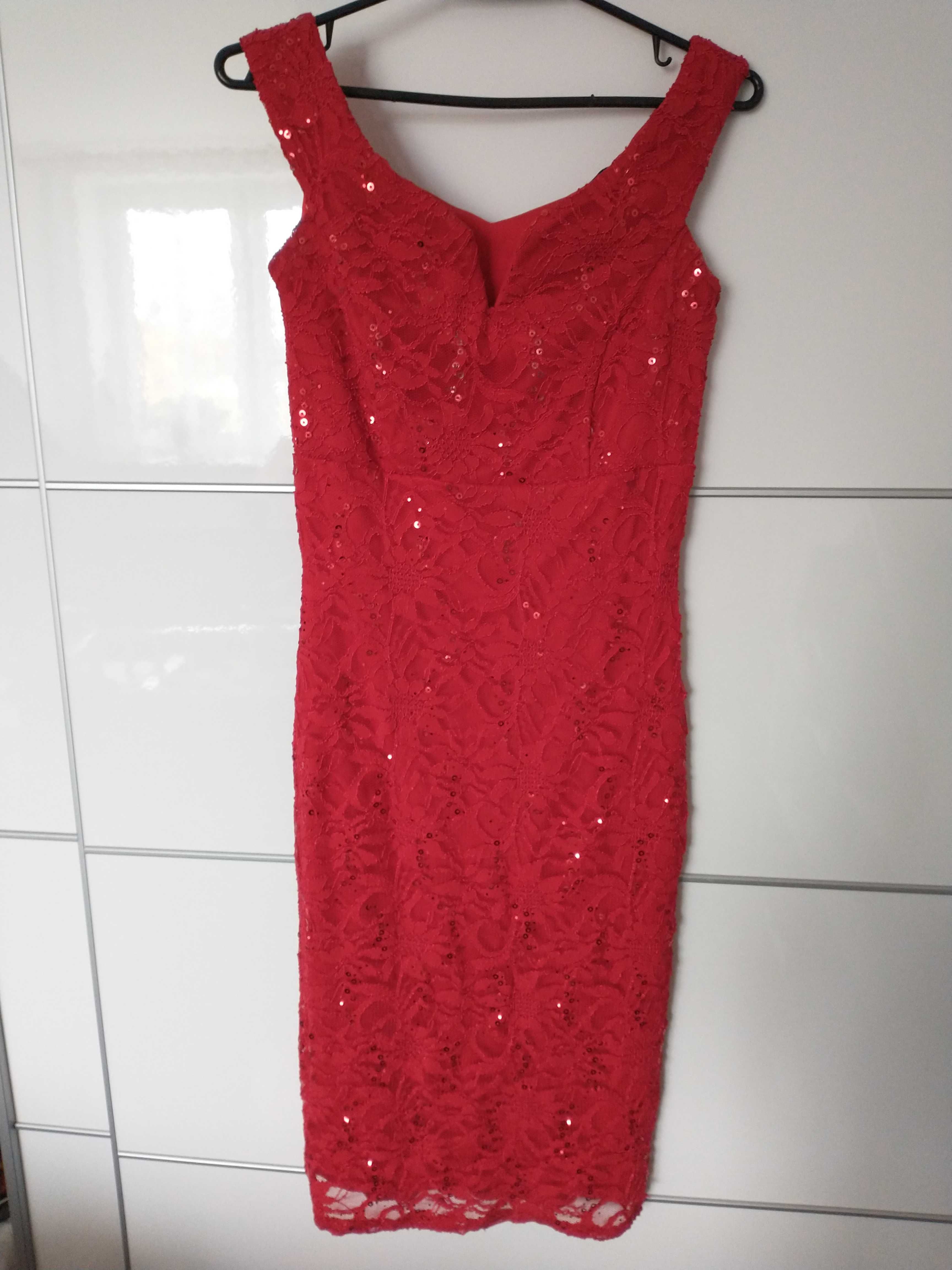 Czerwona koronkowa  sukienka 38