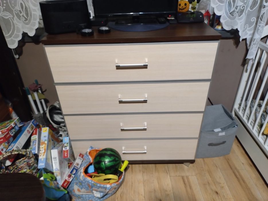 Zestaw mebli komoda szafa dwudrzwiowa i słupek