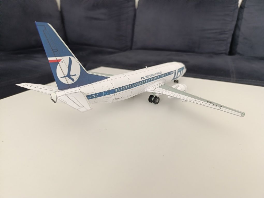 Model kartonowy PLL LOT polskie linie lotnicze Boeing 737 - 400 SP-LLA
