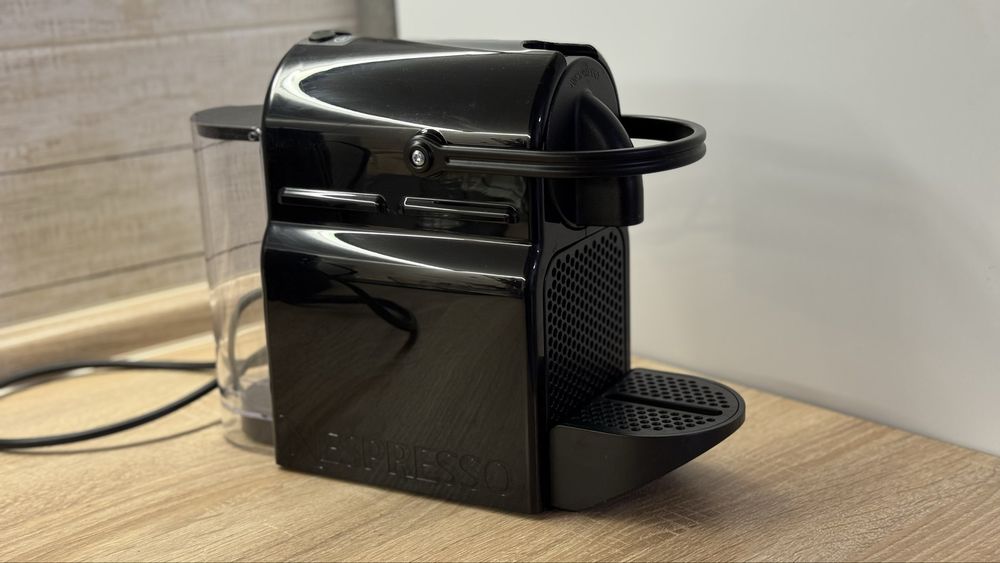 Кавомашина капсульна Nespresso Inissia (оригінал)