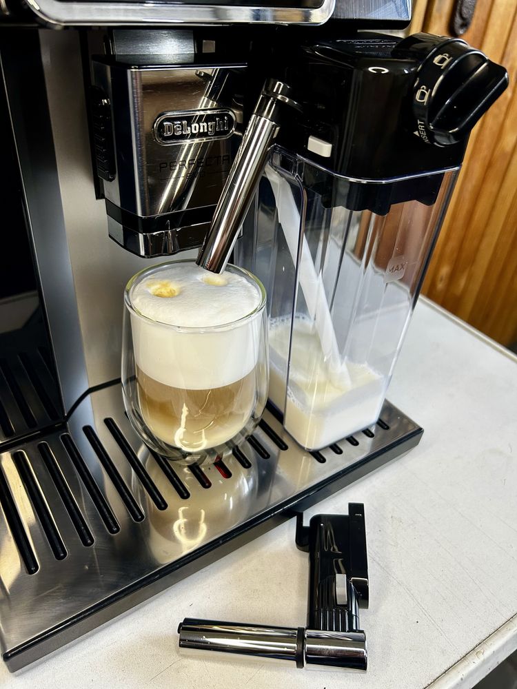 Новий Капучинатор Delonghi Perfecta EVO Кофемашина