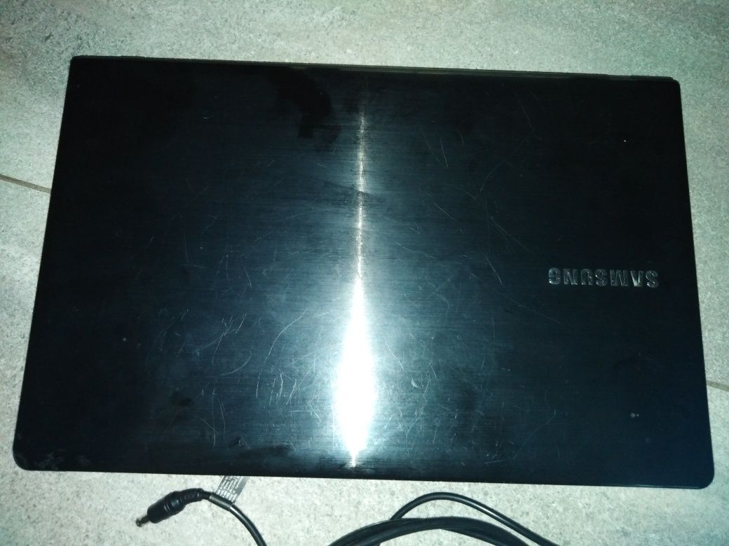 Laptop Samsung 300 E4C INTEL CORE i3