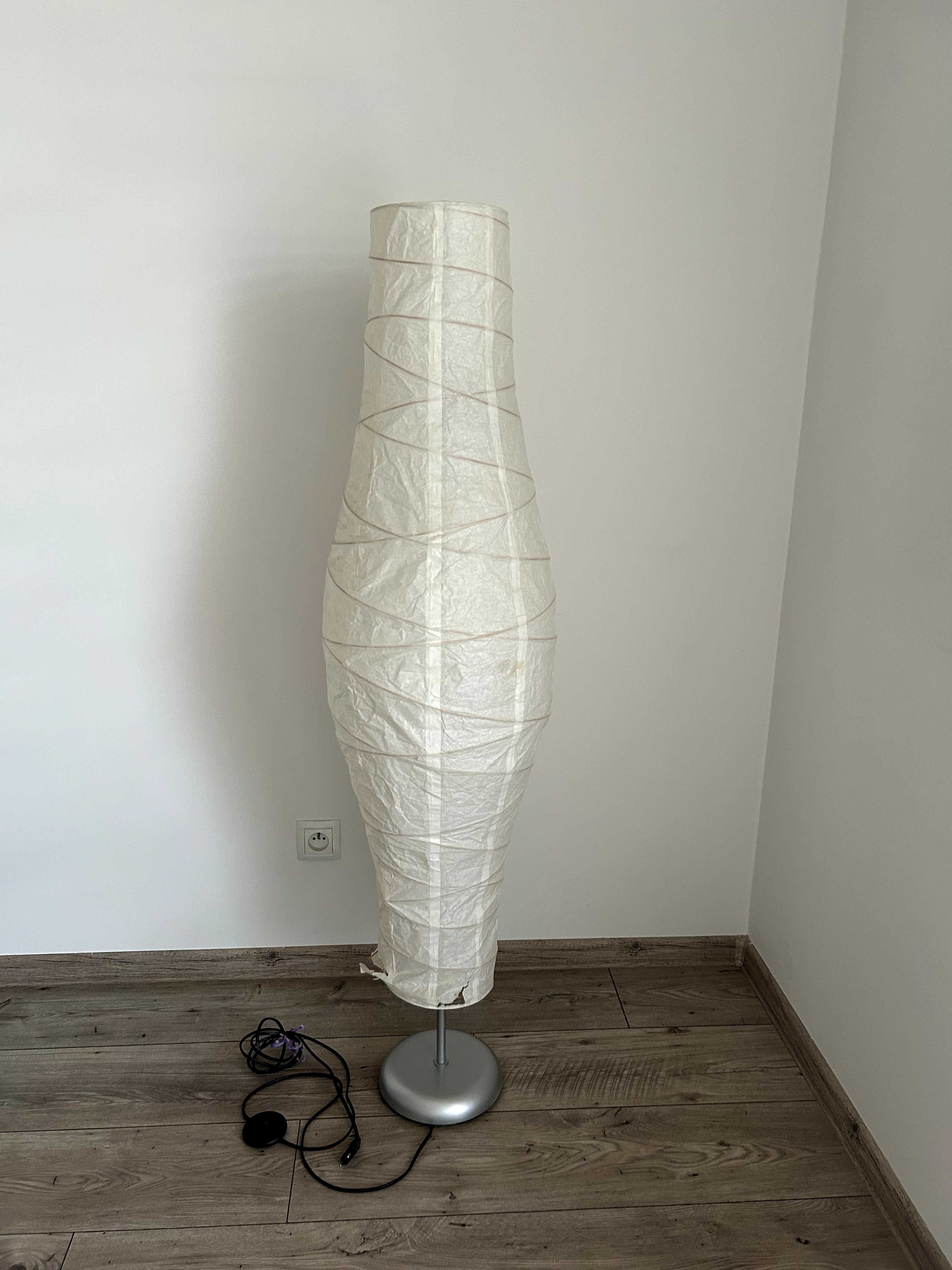 Papierowa lampa stojąca IKEA